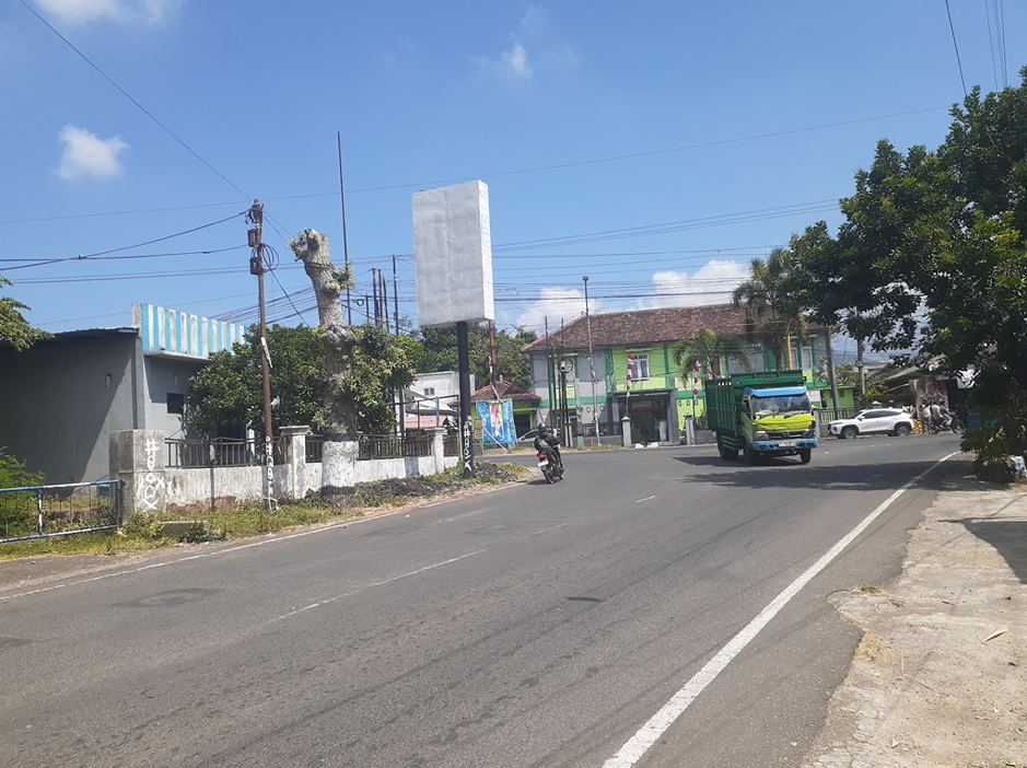 batas barat pertigaan dekat polsek.png